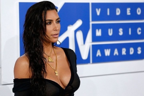 Мэр Парижа осудила нападение на Кардашьян